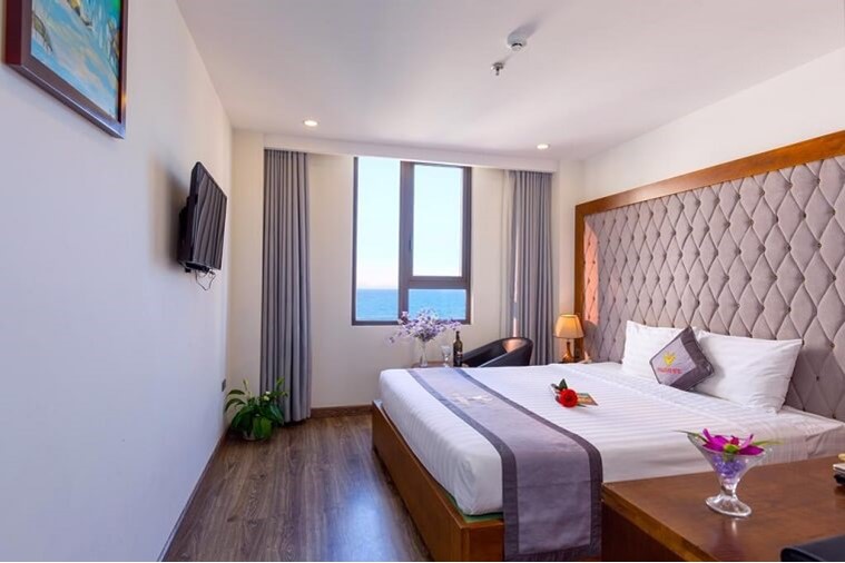 Phòng Deluxe Double with partial seaview